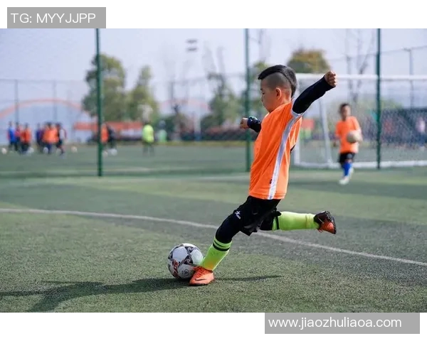 榕城足球球星闪耀绿茵场引领城市精神展现拼搏风采